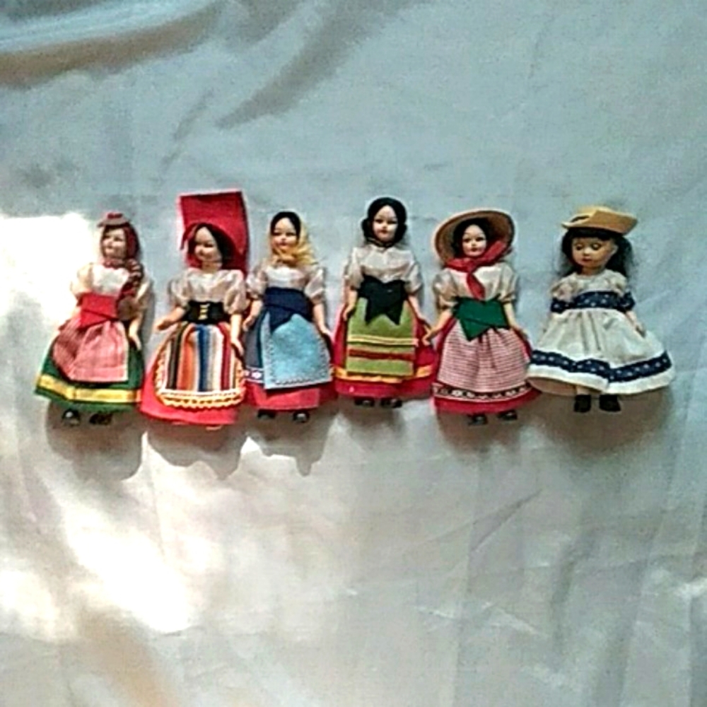 Vintage minarture dolls .